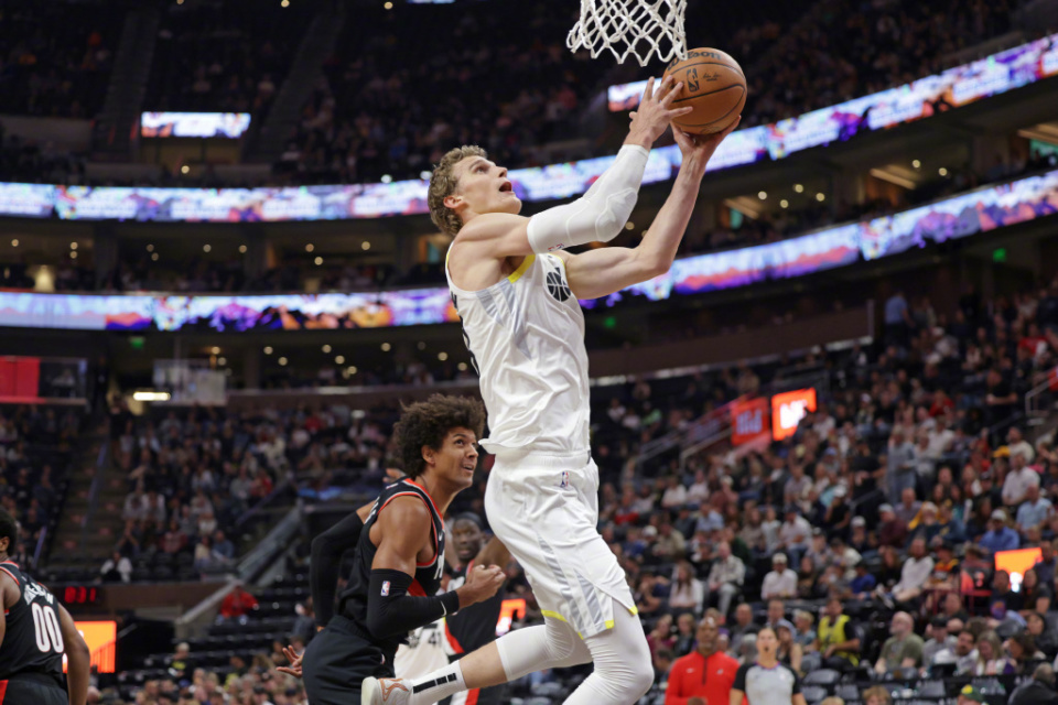 尼斯客场逆转胜利，赢得关键三分(尼斯客场逆转胜利,赢得关键三分什么意思)